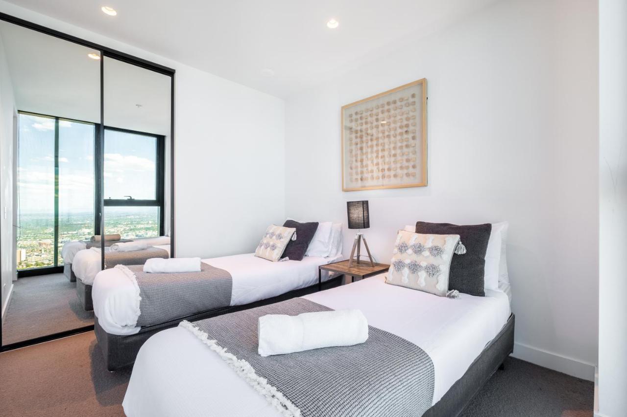 Mega Style Apartments Victoria One Melbourne Bagian luar foto